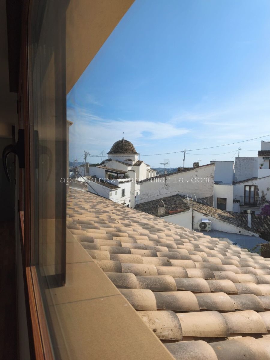 AMPLIO ÁTICO EN CASCO ANTIGUO DE ALTEA LA VIEJA CON MAGNÍFICAS VISTAS
