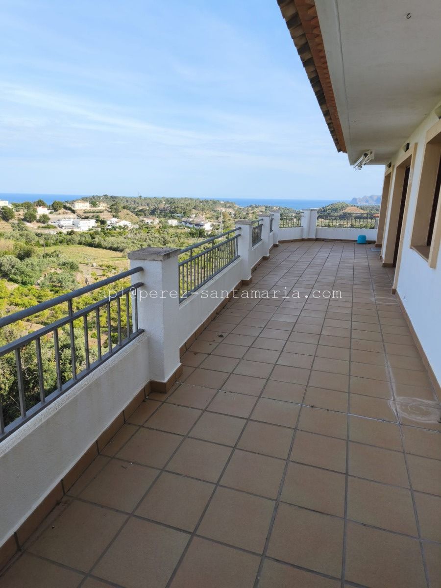 AMPLIO ÁTICO EN CASCO ANTIGUO DE ALTEA LA VIEJA CON MAGNÍFICAS VISTAS