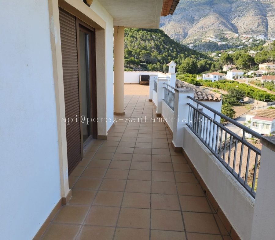 AMPLIO ÁTICO EN CASCO ANTIGUO DE ALTEA LA VIEJA CON MAGNÍFICAS VISTAS