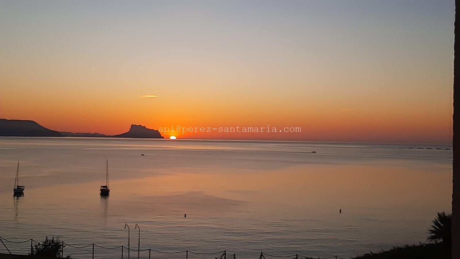 APARTAMENTO EN EL ACANTILADO DEL ALBIR CON MAGNÍFICAS VISTAS AL MAR