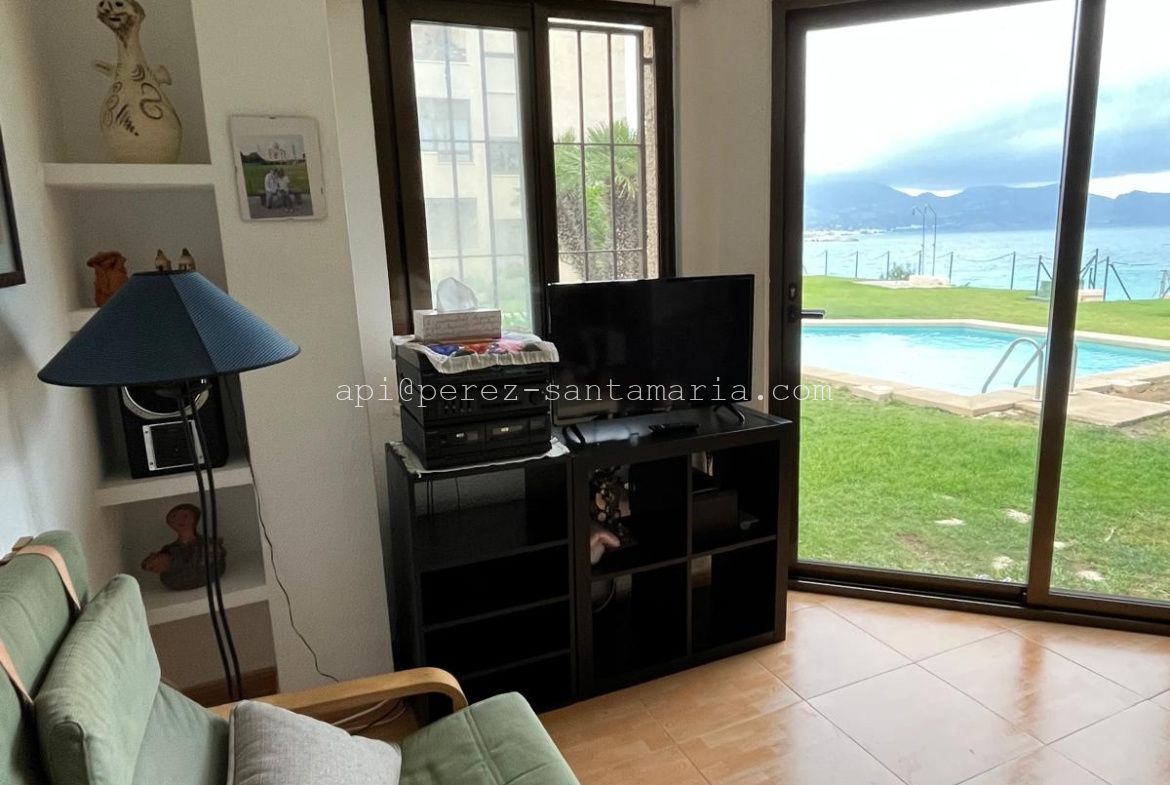 PLANTA BAJA EN EL ACANTILADO DEL ALBIR CON MAGNÍFICAS VISTAS AL MAR