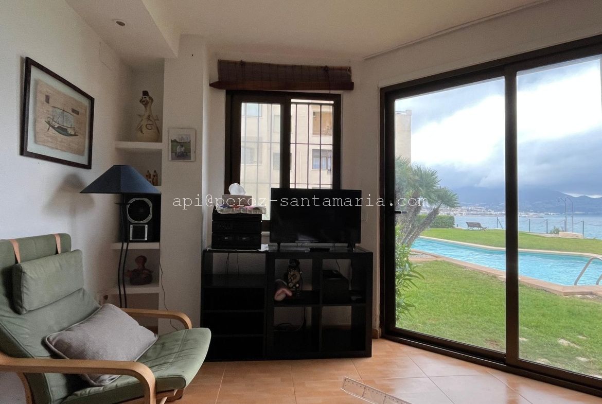 PLANTA BAJA EN EL ACANTILADO DEL ALBIR CON MAGNÍFICAS VISTAS AL MAR