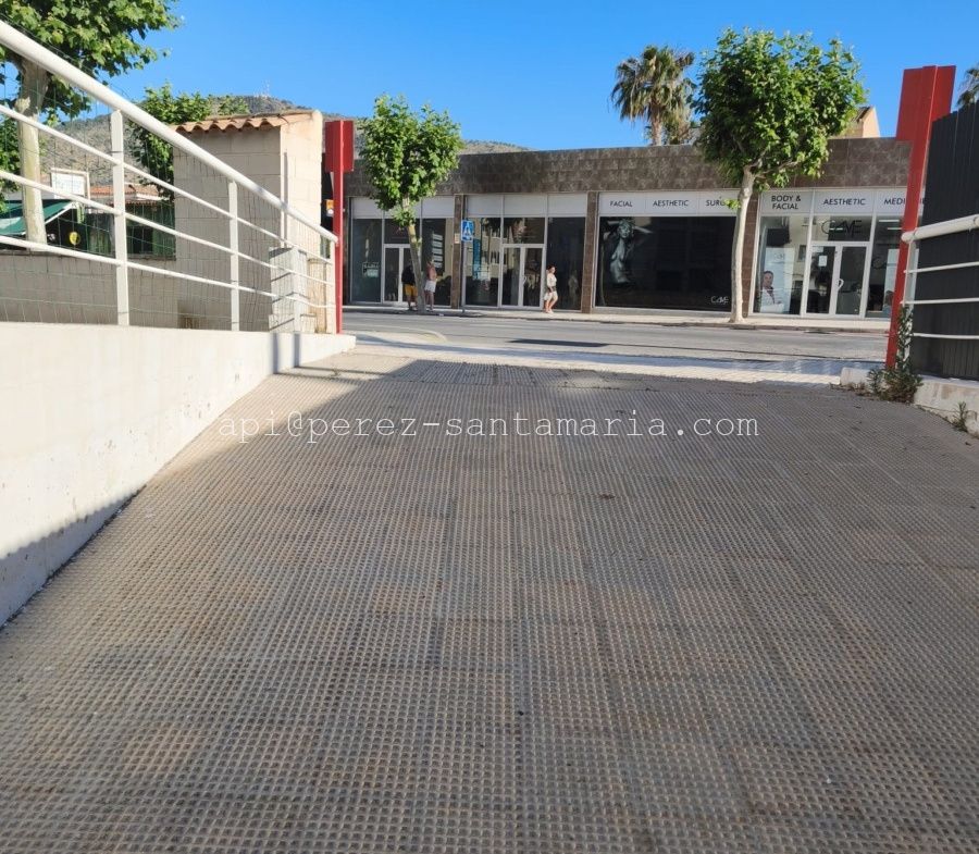 GARAJE CERRADO EN CENTRO ALBIR