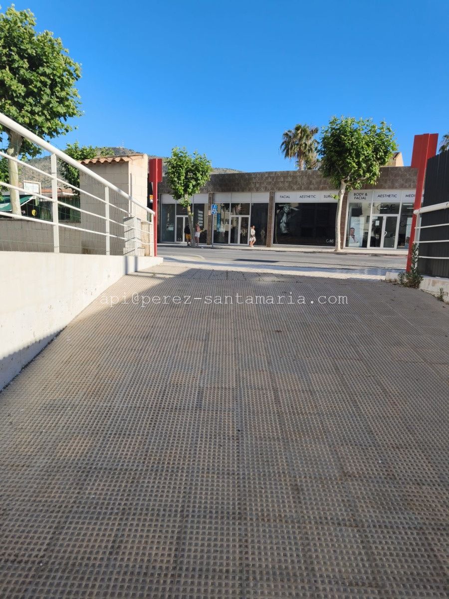 774b04dc-00ac-45a6-aa9a-e75c3866e842 GARAJE CERRADO EN CENTRO ALBIR