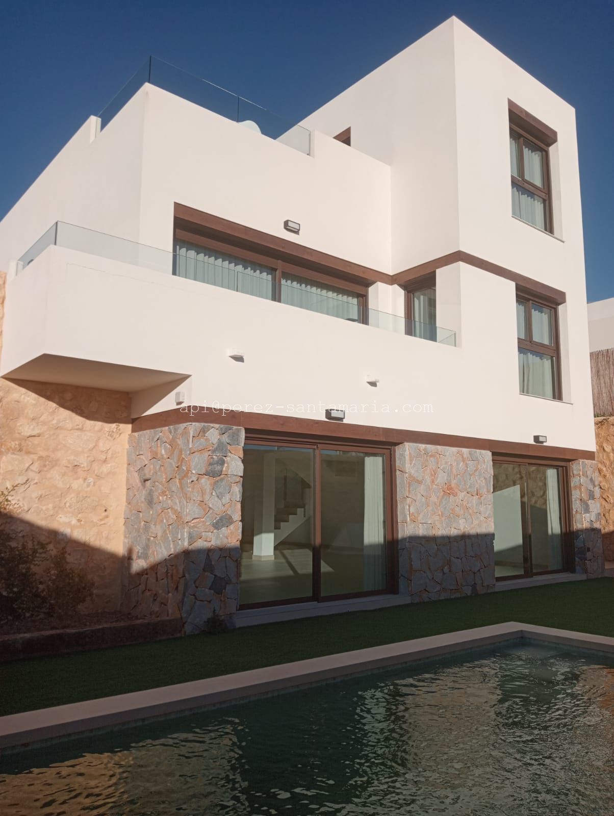 VIVIENDAS UNIFAMILIARES INDEPENDIENTES EN FINESTRAT / NUEVA CONSTRUCCION