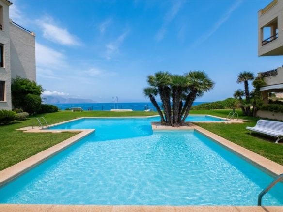 PLANTA BAJA EN EL ACANTILADO DEL ALBIR CON MAGNÍFICAS VISTAS AL MAR