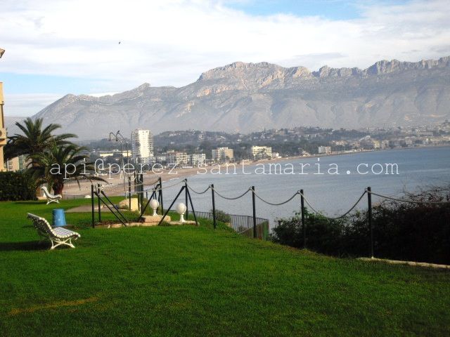 PLANTA BAJA EN EL ACANTILADO DEL ALBIR CON MAGNÍFICAS VISTAS AL MAR