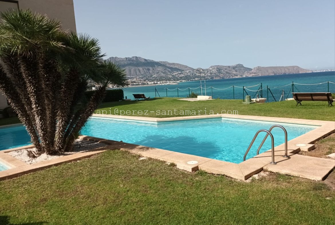 PLANTA BAJA EN EL ACANTILADO DEL ALBIR CON MAGNÍFICAS VISTAS AL MAR