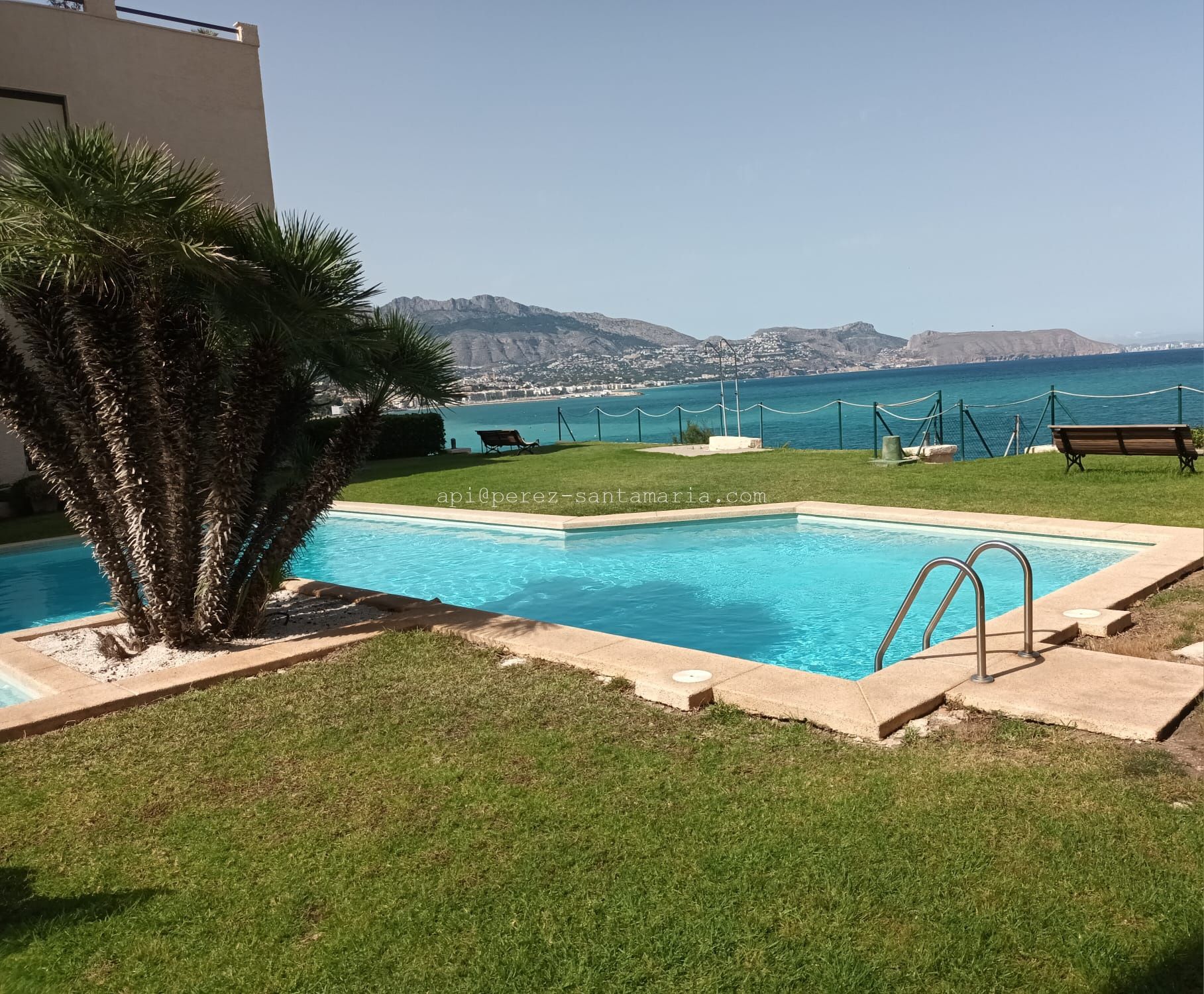 PLANTA BAJA EN EL ACANTILADO DEL ALBIR CON MAGNÍFICAS VISTAS AL MAR