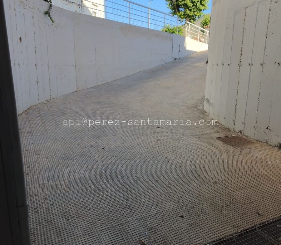 GARAJE CERRADO EN CENTRO ALBIR