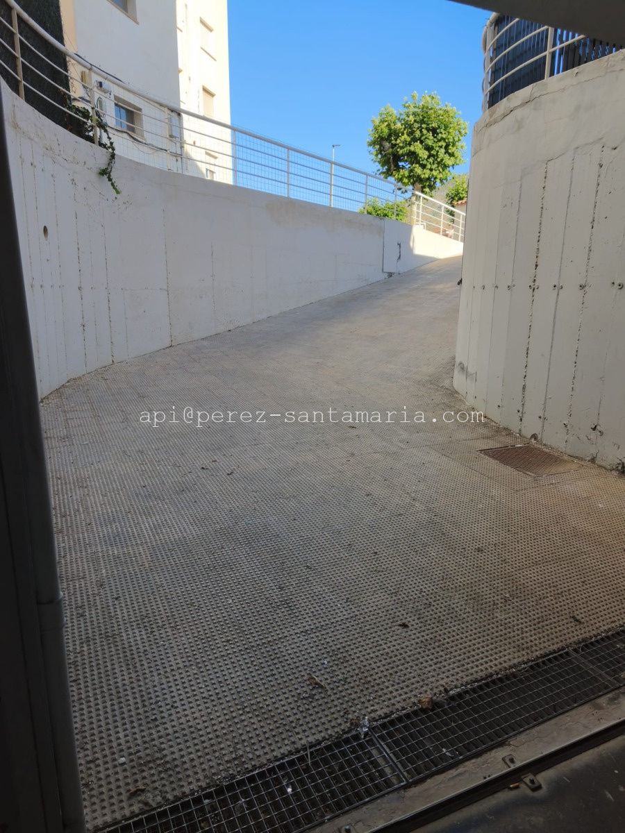 GARAJE CERRADO EN CENTRO ALBIR
