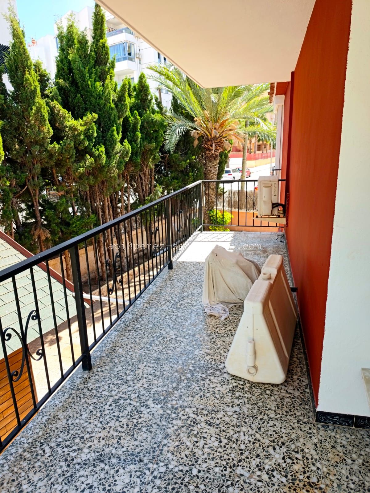CHALET EN EL CENTRO DEL ALBIR / TAN SOLO 200 M DE LA PLAYA