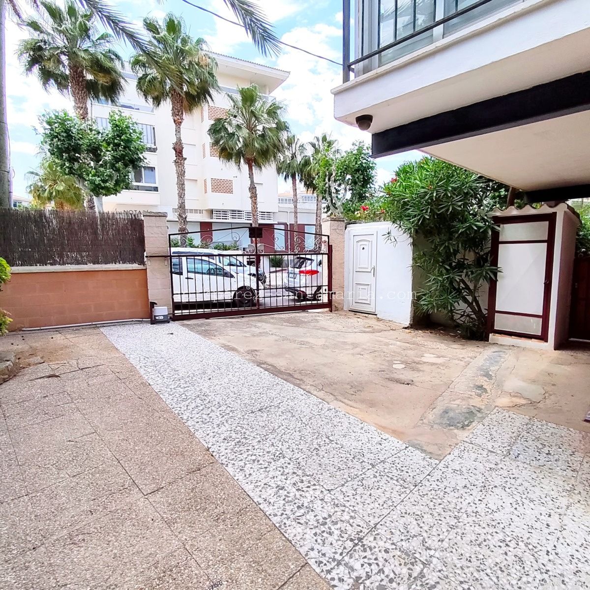 CHALET EN EL CENTRO DEL ALBIR / TAN SOLO 200 M DE LA PLAYA