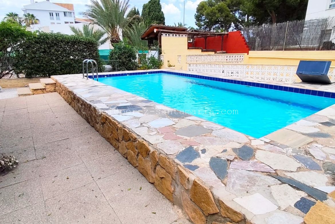 CHALET EN EL CENTRO DEL ALBIR / TAN SOLO 200 M DE LA PLAYA